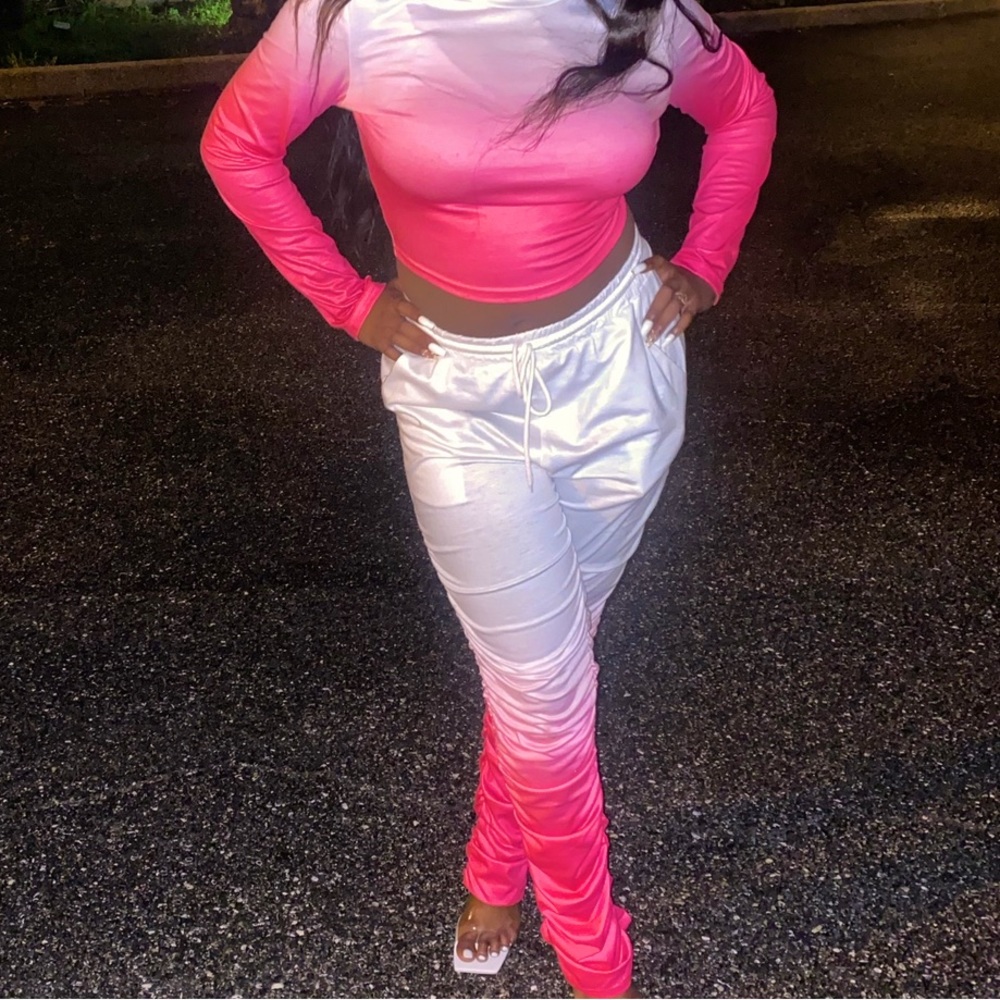 20% OFF a cute pink and white 2 piece set … w/ stacked pants ! 💗